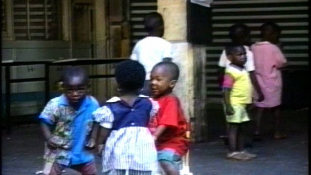 manif-pour-les-sans-papiers-de-st-ambroise-n8-juin-96